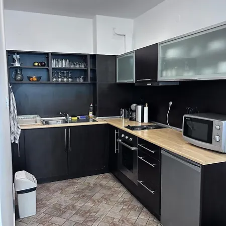 Two Bed Flat With Shared Indoor Swimming Pool Apartamento