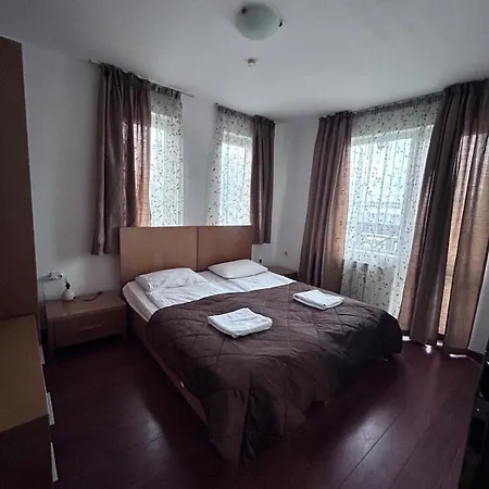 Two Bed Flat With Shared Indoor Swimming Pool Apartamento