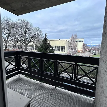 Two Bed Flat With Shared Indoor Swimming Pool Apartamento *
