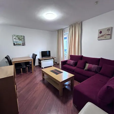 Two Bed Flat With Shared Indoor Swimming Pool