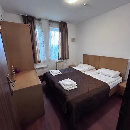 Two Bed Flat With Shared Indoor Swimming Pool Apartamento *